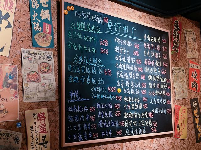餐廳既裝修及佈置都充滿日本居酒屋特色,環境舒適氣氛一流~食物方面,除左串燒、日式小食及烏冬外,亦提供大量新鮮刺身及時令海鮮,食物種類夠多元化~ 餐廳既裝修及佈置都充滿日本居酒屋特色,環境舒適氣氛一流~食物方面,除左串燒、日式小食及烏冬外,亦提供大量新鮮刺身及時令海鮮,食物種類夠多元化~