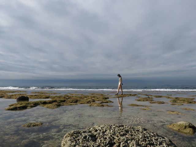 「美人沙灘」天空之鏡💙丨琉球最美海旁踏浪🌊