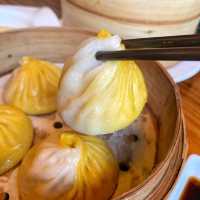 肉汁一咬就湧出蟹粉小籠包