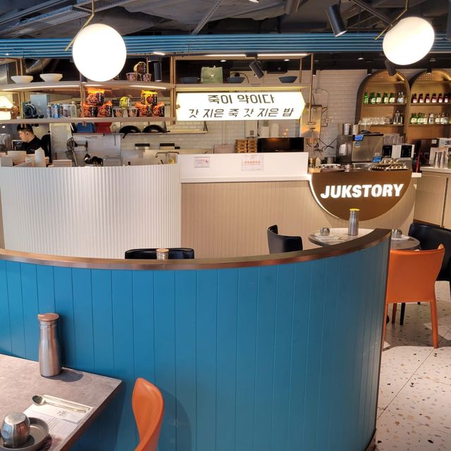 集結了多個品牌餐廳｜The Jang