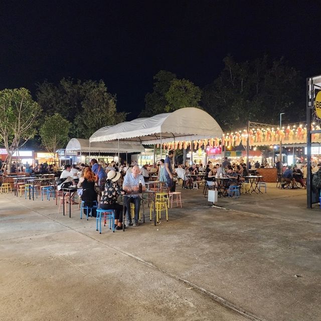 • ต ล า ด น เ พ ลิ น ฤ ดี 🍂🍍🌮🍔🍤🍿