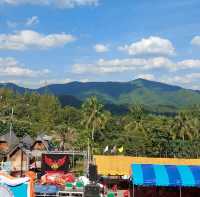 สักการะเจดีย์ทอง สำนักสงฆ์ห้วยน้ำใส สวนผึ้ง