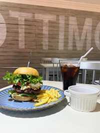 【福岡カフェ】とっても満足できる！大きくてジューシーなハンバーガー
