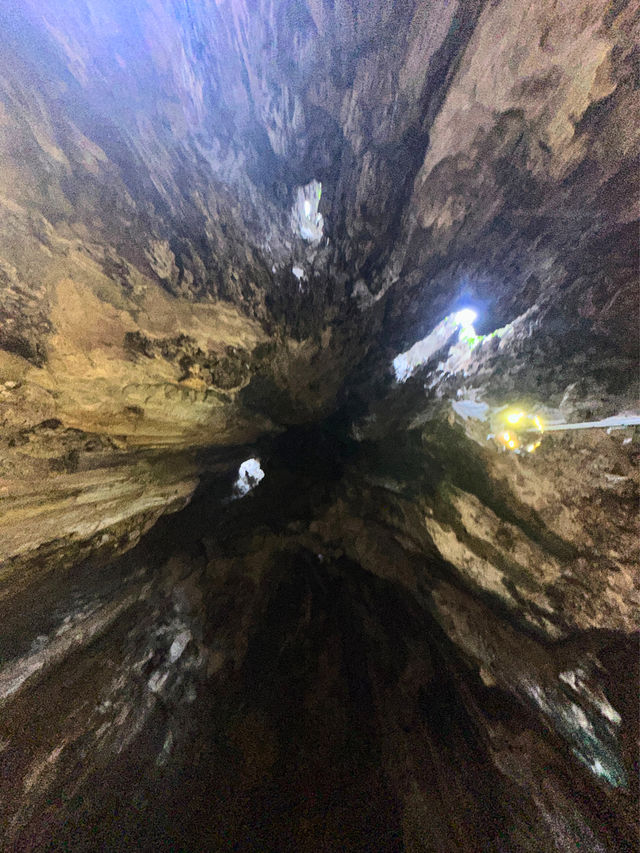 ถ้ำศักดิ์สิทธิ์ของชาวฮินดู BATU CAVES