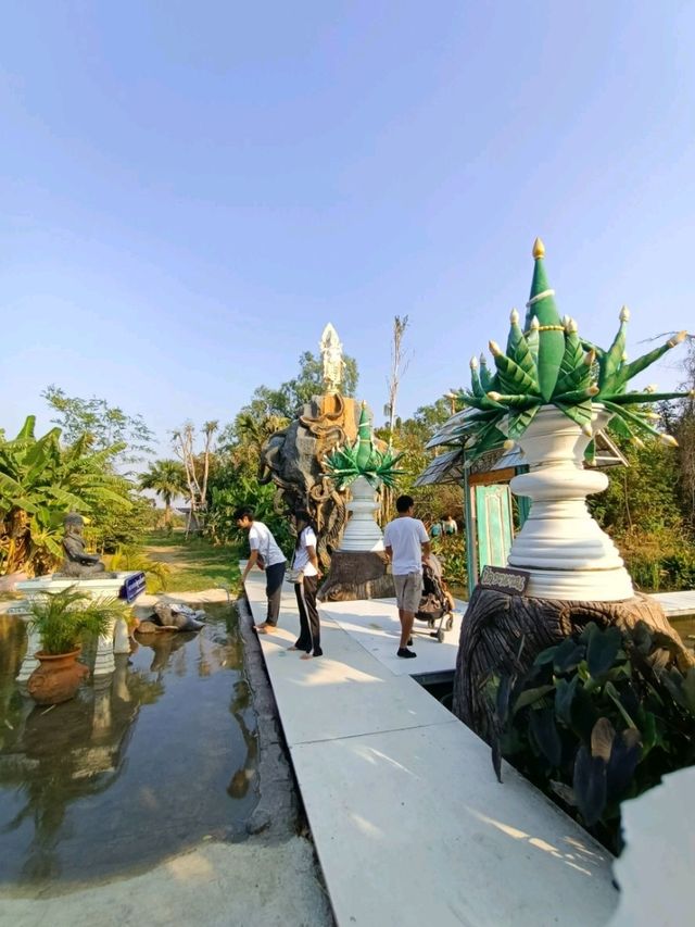 ชมเมืองบาดาล ถิ่นเมืองลิง