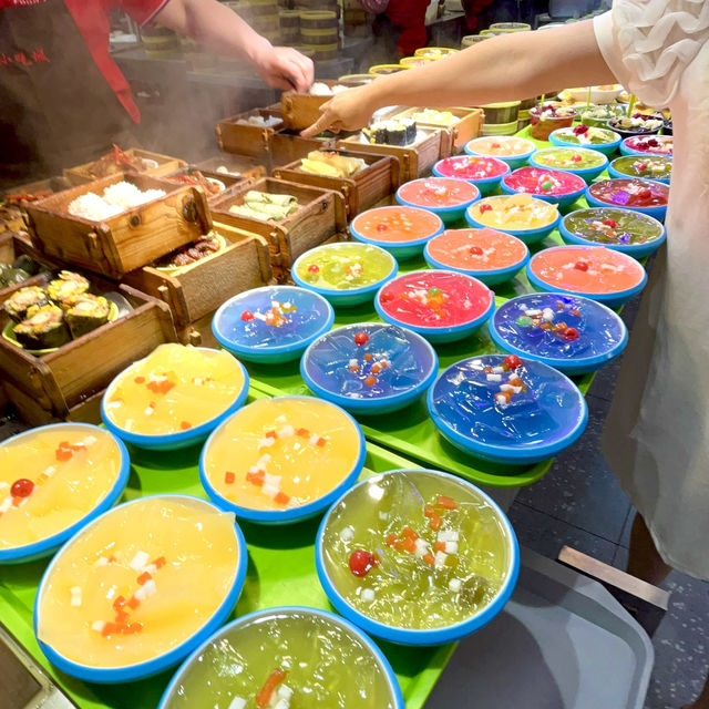 🍜🖌️ Discover Shanghai's Old Street Food Market and Adjacent Art Street! 🏯