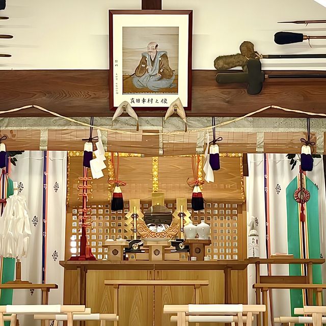 【眞田神社/長野県】巨大な鹿角脇立朱塗兜がお出迎え
