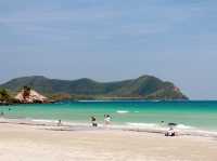 เที่ยวทะเลใสๆ ที่หาดน้ำใส