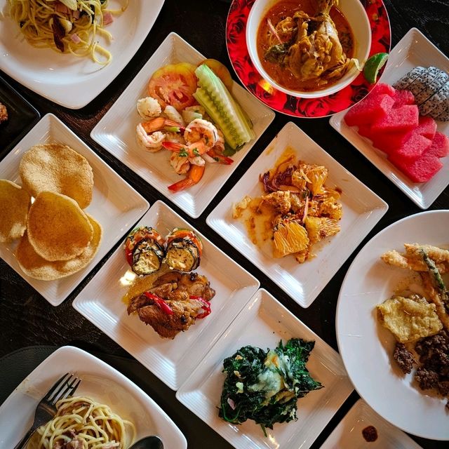 บุฟเฟ่ต์มื้อกลางวัน หลักร้อย ในโรงแรม