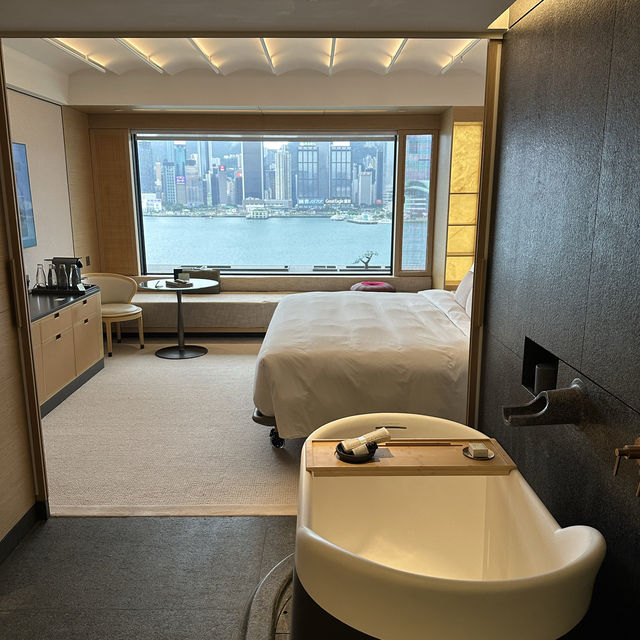 香港麗晶酒店，維港景第一排超美港景！超優行政酒廊
