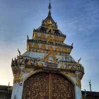 วัดพระธาตุจอมปิง ชมปรากฏการณ์เงาพระธาตุกลับหัว