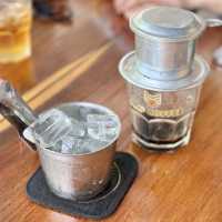 분위기는 사회주의 맛은 자본주의. 베트남의 콩(?)산 카페 - CCCP Coffee
