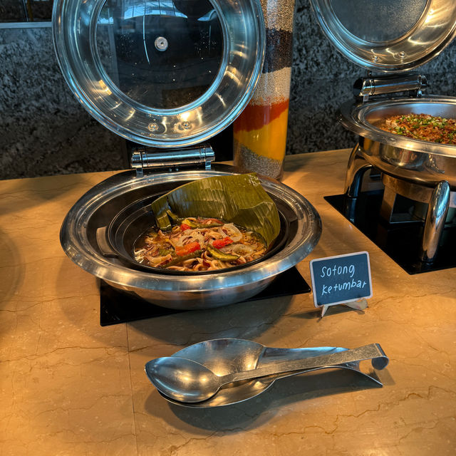 A Delightful Midday Feast: Lunch Buffet at Capri Fraser