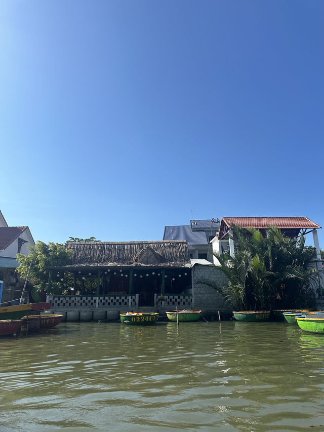 นั่งเรือกระด้งสุดว้าวที่ฮอยอัน 🇻🇳👋🏻