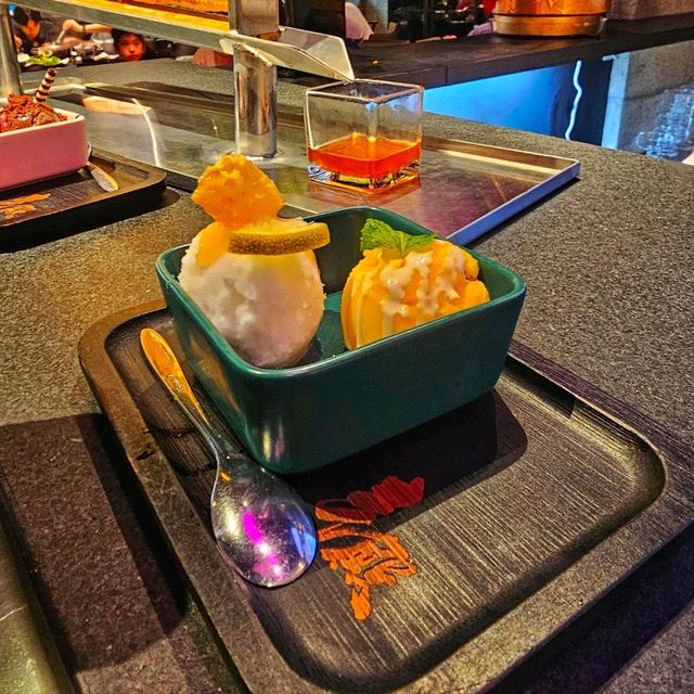 【信義】自助式豐富的食材選擇，滿足各種口味的顧客。