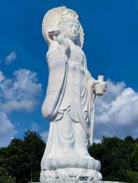 A Serene Retreat with Breathtaking Views Kor Hong Hill Temple