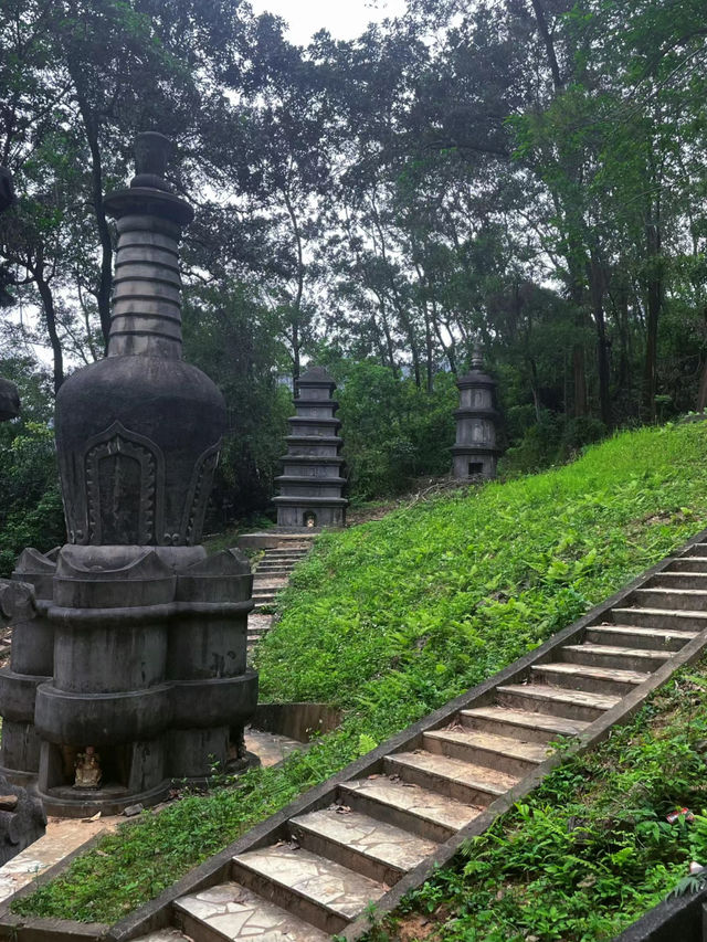 深圳小眾黑色寶塔林，感受寺廟的莊嚴肅穆