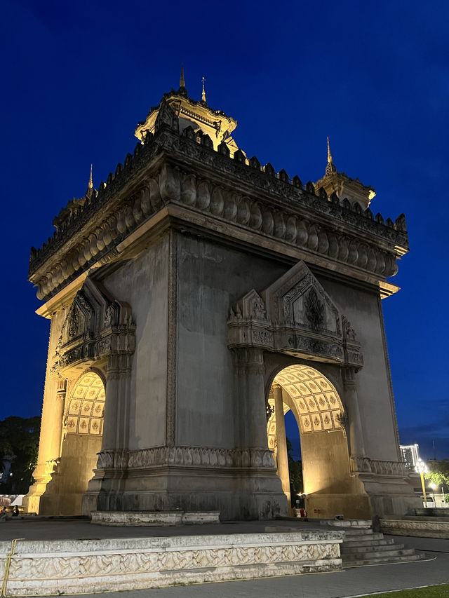 ประตูชัยเวียงจันทน์ 🕌