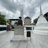 สวดมนต์ ไหว้พระ ขอพร ที่วัดอินทรวิหาร