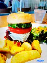 【神奈川県/鵠沼海岸　9月限定！数量限定！アボカド&ブルーチーズ‼︎バーガー🍔】