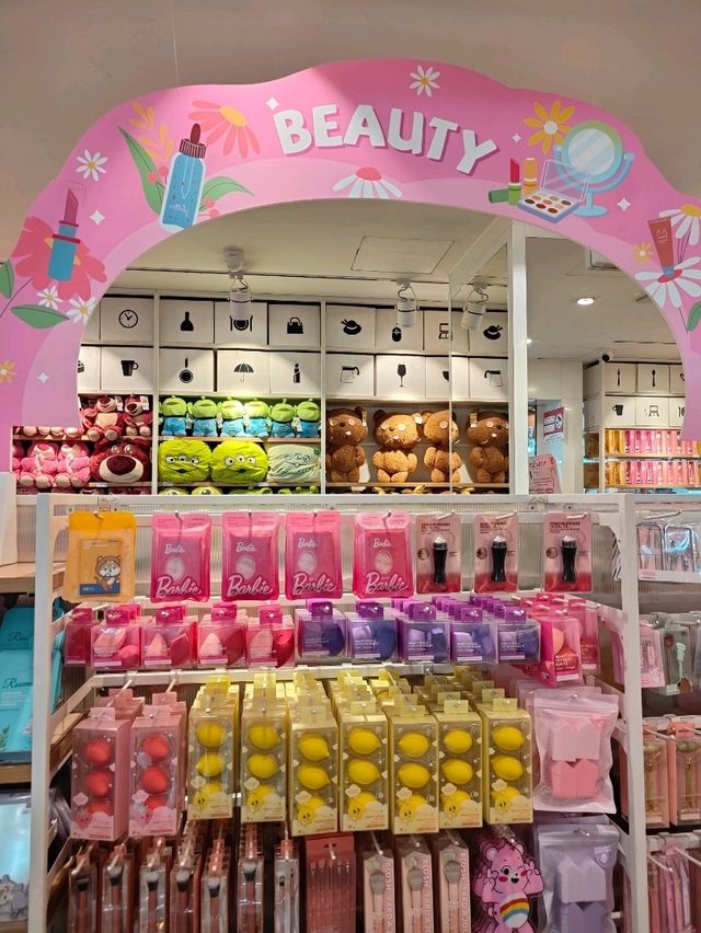 ช้อปของที่ระลึกที่ Miniso อนุเสาวรีย์ชัยฯ