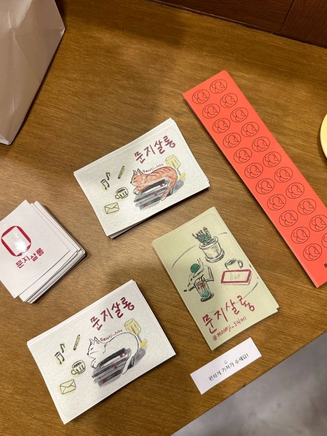 🗺🧭문학과지성사가 운영하는 북카페, 문지살롱