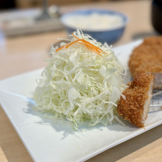 【大阪・梅田】1962年創業の老舗とんかつ専門店「梅八 阪急三番街店」
