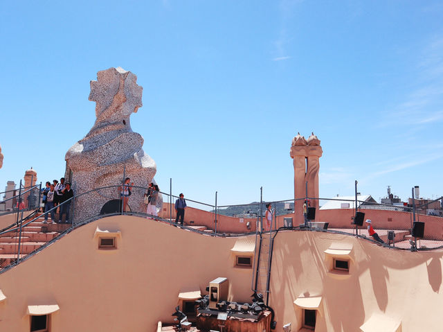 西班牙🇪🇸 巴塞隆納｜米拉之家🏠 一睹天才建築師高迪設計