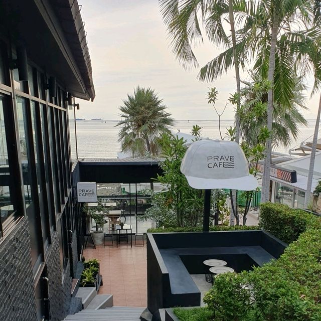 PRAVE CAFE, Sriracha