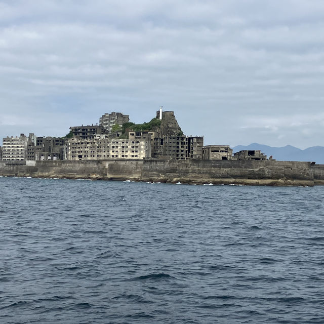 廢墟中的歷史沉重感：軍艦島