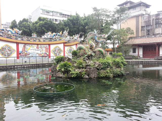 A Picture-Perfect Stop at Dalongdong Baoan Temple