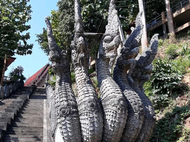 วัดพระธาตุภูเข้า วัดเก่าแก่ อายุ หนึ่งพันสองร้อยปี