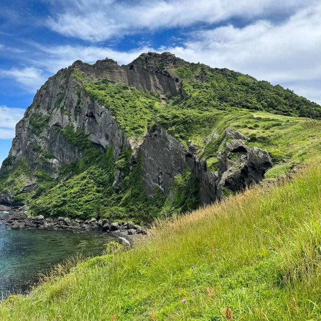 Sunrise Serenity: Seongsan Ilchulbong