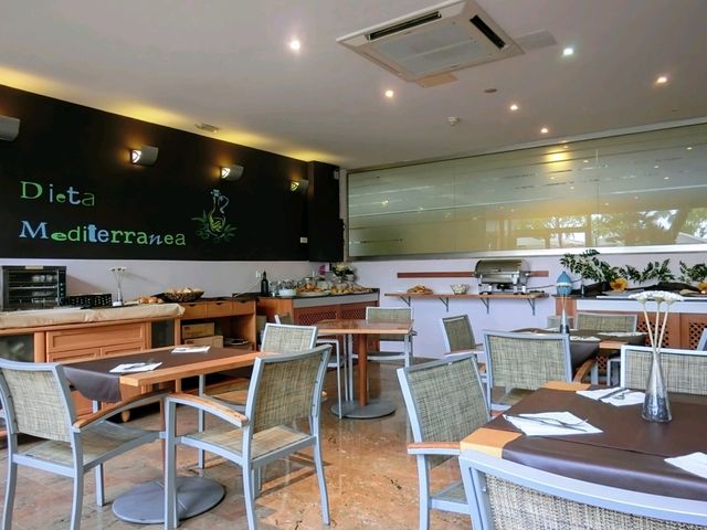 入住巴塞隆納近郊的海邊度假勝地：錫切斯港酒店 Port Sitges Hotel