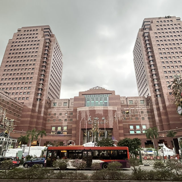 Singapore Unveiled: A Journey Through Modern Wonders & Hidden Gems