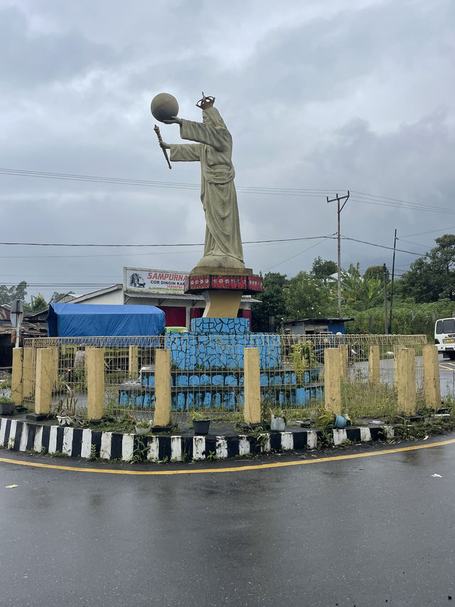 The Jesus Roundabout in Ruteng: So Nice, I Drove It Twice ⛪🚗