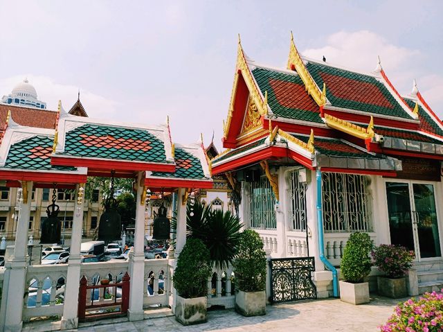 泰國曼谷市中心湄南河畔著名古跡皇家寺廟：Wat ChakkrawatRachawat Woramahawihan，適合打卡拍照📸冥想 