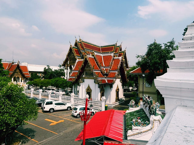  泰國曼谷著名寺廟景點：拉嘉布拉那寺ราชบุรณราชวรวิหาร (วัดเลียบ)，適合拍照打卡觀光旅遊！