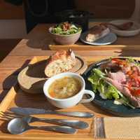  森の中にある一軒家カフェレストラン『フォレストヴェール』🌳🪵