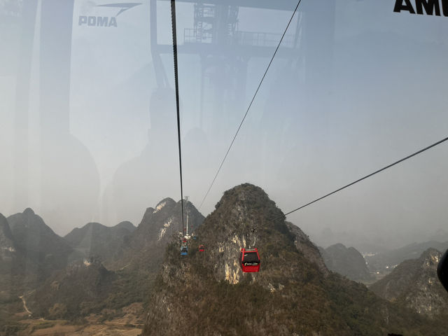 **陽朔如意峰：高空俯瞰喀斯特峯林嘅壯麗體驗！** 🌄 