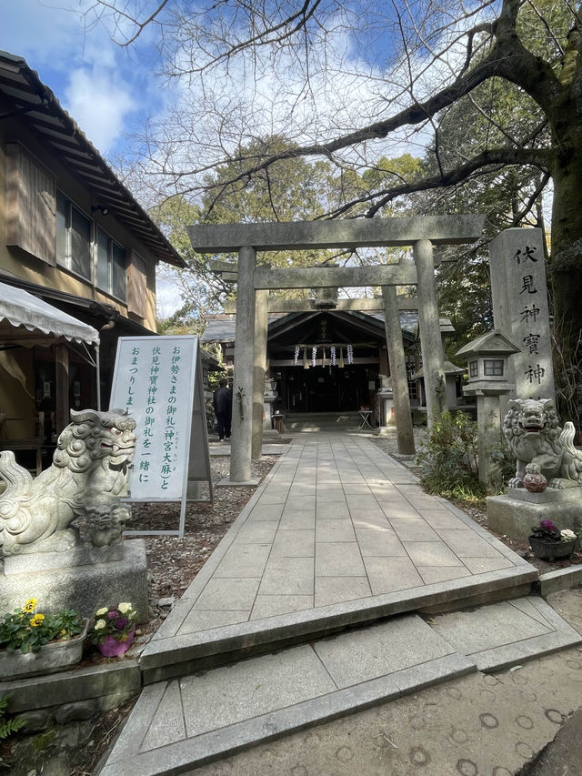 ⛩️穿越千本鳥居⛩️，探索伏見稻荷大社的神秘魅力🦊