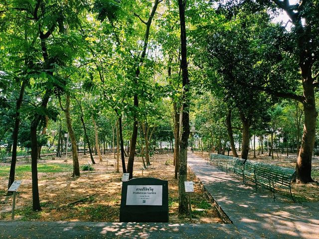 泰國曼谷市中心素坤逸區百年老體育場百年大學校區一日遊行程，體驗曼谷百年歷史底蘊，適合休閒打卡拍照📸