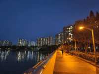 夜訪仿歐陸宮廷式設計的公園