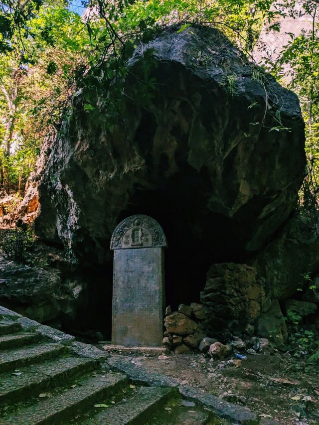 中國雲南大理著名景點：雞足山前簷崆峒山觀音閣禪寺，適合打卡拍照📸