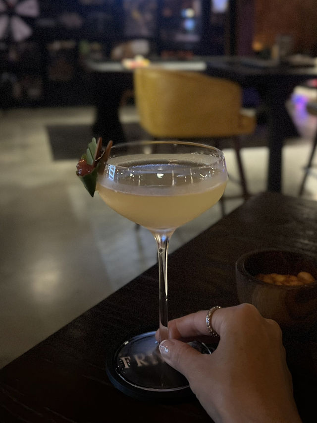 【バリ島 インドネシア】シグネチャーカクテルも美味しいBAR🍸