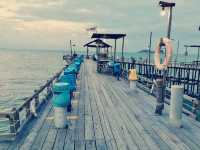 Johor Kelong: Sleep Over the Sea & Feast Like a Pirate King 🏝️🦀
