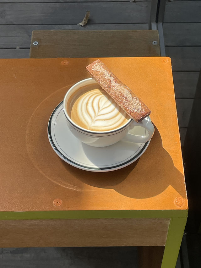 オープンしたばっかりの"Lazy Coffee"☕️
