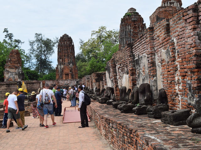 "Ayutthaya in a Day: Bike Temples, Boat Noodles & the Ultimate Sunset Selfie 🚲🌅"