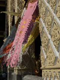 แวะขอพรที่วัดพระธาตุหริภุญชัย วรมหาวิหาร