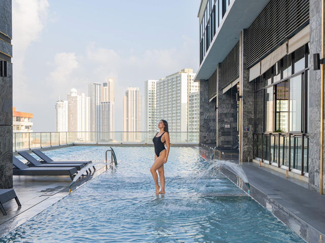 โรงแรมหรูวิวทะเลใจกลางพัทยาเหนือ สระสวยปัง 